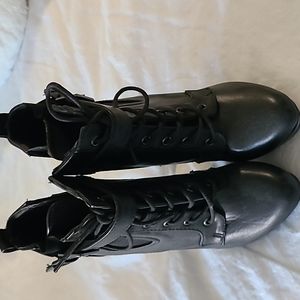 Guess boots